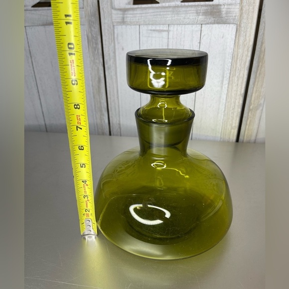 Vintage Mid-Century Green Decanter Wine With Glass Stopper - Picture 7 of 8